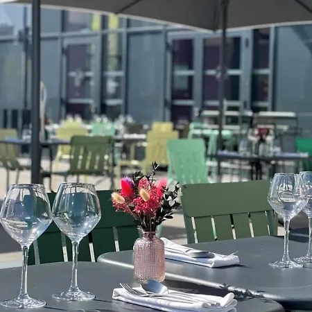 Aiden By Western & 4*