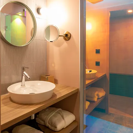 Aiden By Best Western Clermont-Ferrand - Le Magnetic Hotel & Spa 4*