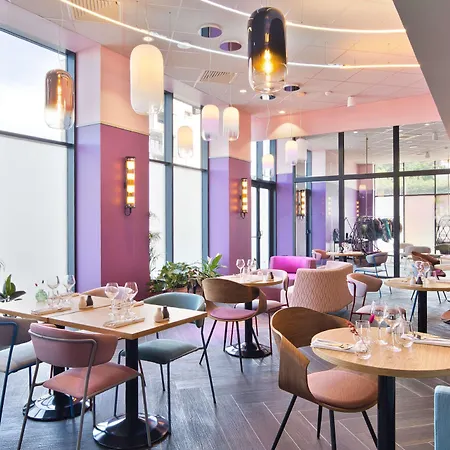 Aiden By Western & 4*