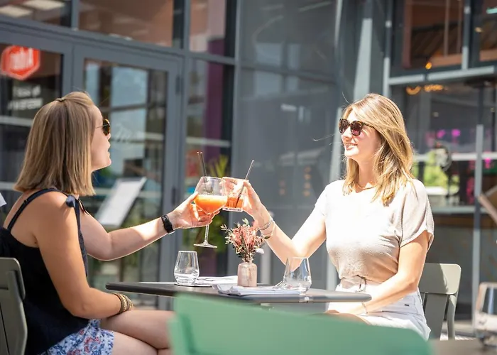 Aiden By Western & Hotel