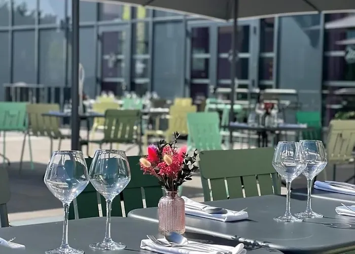 Aiden By Western & 4*