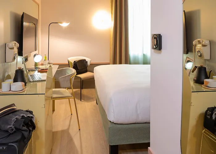 Aiden By Western & Hotel 4*