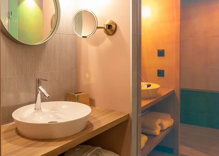 Aiden By Western & 4*