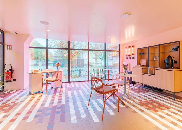 Aiden By Western & Hotel 4*