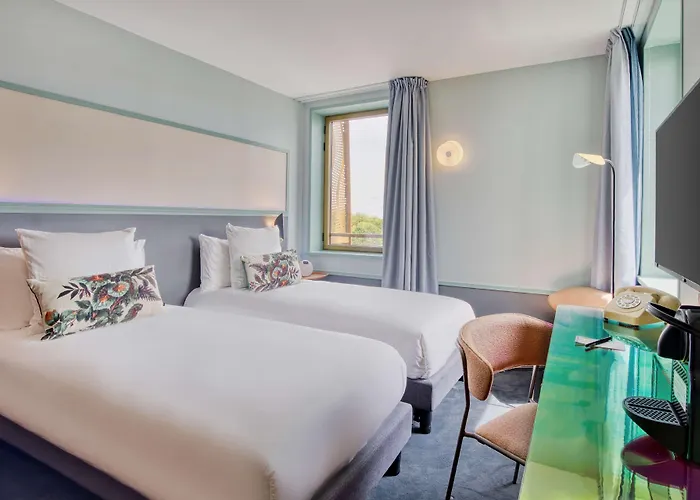 Aiden By Western & 4*