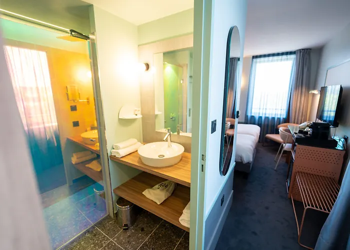 Aiden By Western & Hotel